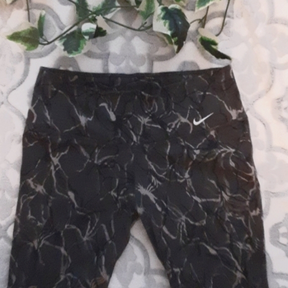 Nike Dri-Fit Capris - Picture 4 of 14